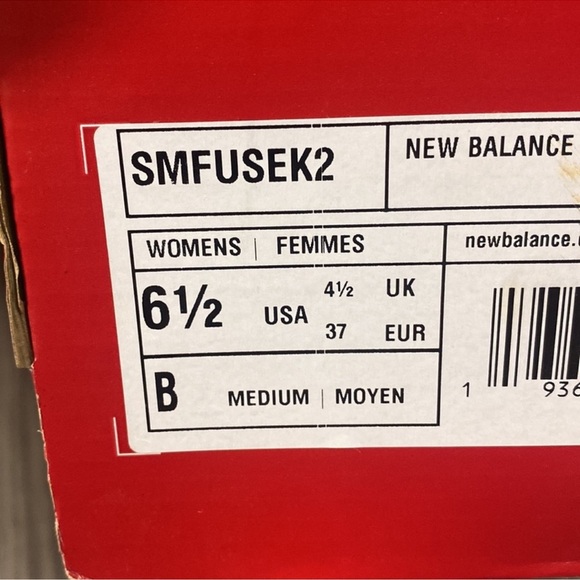 New Balance Black and White Women’s Sports Cleats 6.5 - Picture 5 of 8